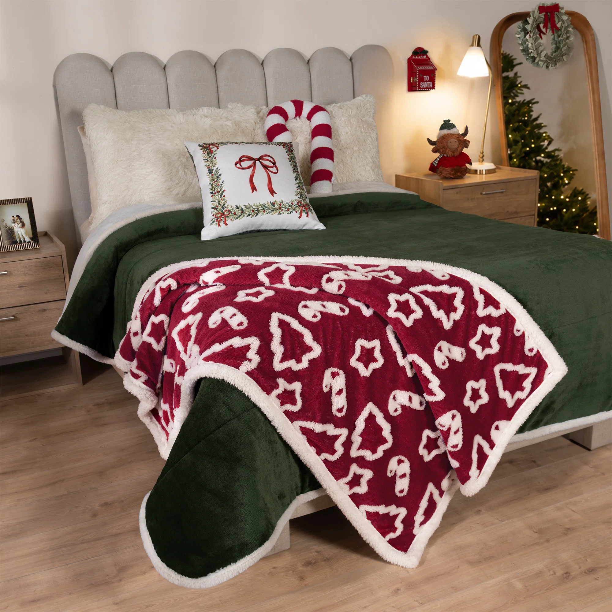 Holly Decorative Blanket